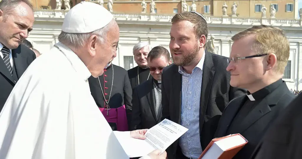 Rabbi Josh Ahren meets Pope Francis, April 9, 2017